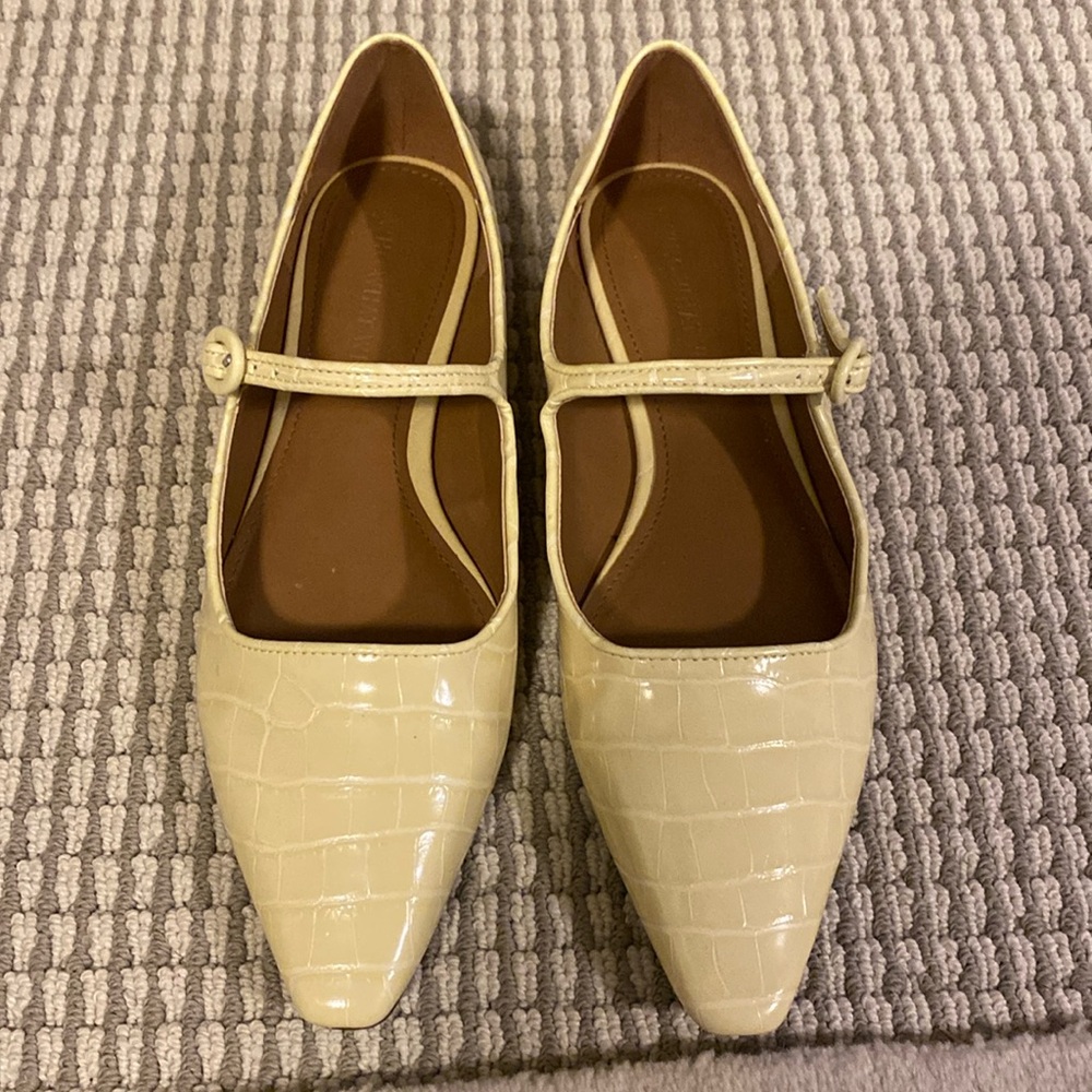 “Who What Wear” flats